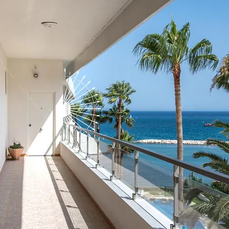 アパート Stunning Beachfront With Sea Views