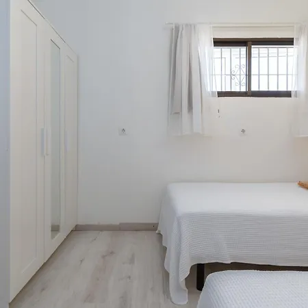 アパート Stunning Beachfront With Sea Views ベナルマデナ