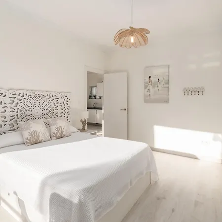 アパート Stunning Beachfront With Sea Views ベナルマデナ