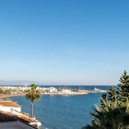 Stunning Beachfront With Sea Views ベナルマデナ