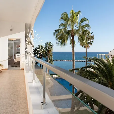 アパート Stunning Beachfront With Sea Views ベナルマデナ